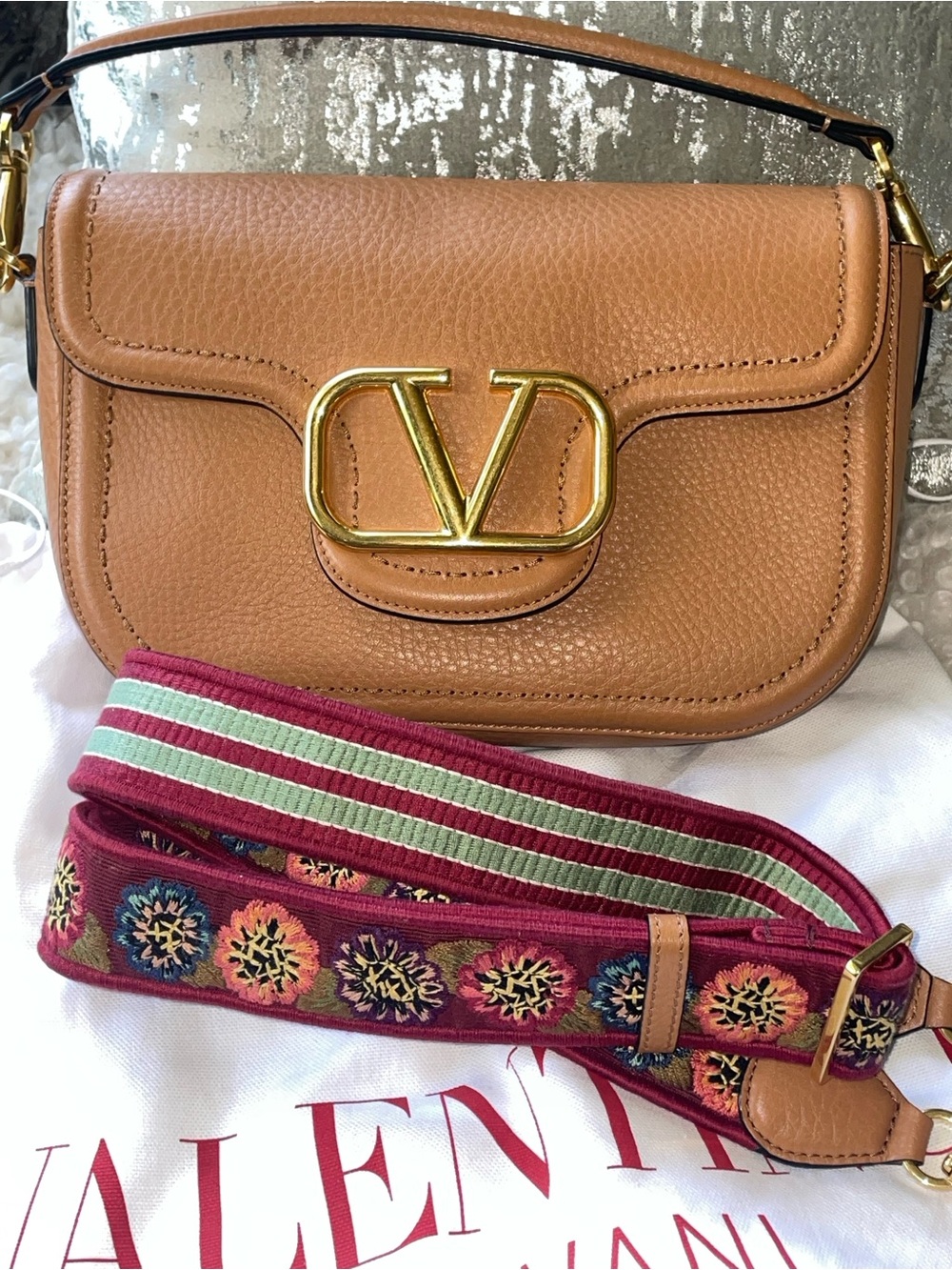 Valentino Garavani Camel/Tan Leather Shoulder Bag with Gold V Logo - Picture 2 of 10